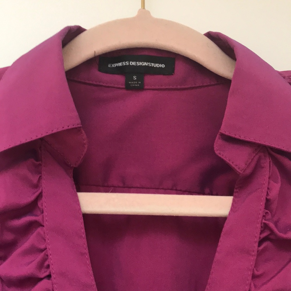 Cute Top with Rouching - Picture 2 of 3